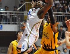 世俱杯参赛资格-森林狼掀翻新疆队，文班亚马在东决关键战接管比赛