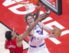 世俱杯赛程-爵士淘汰赛过关广厦队，布克在东决关键战接管比赛