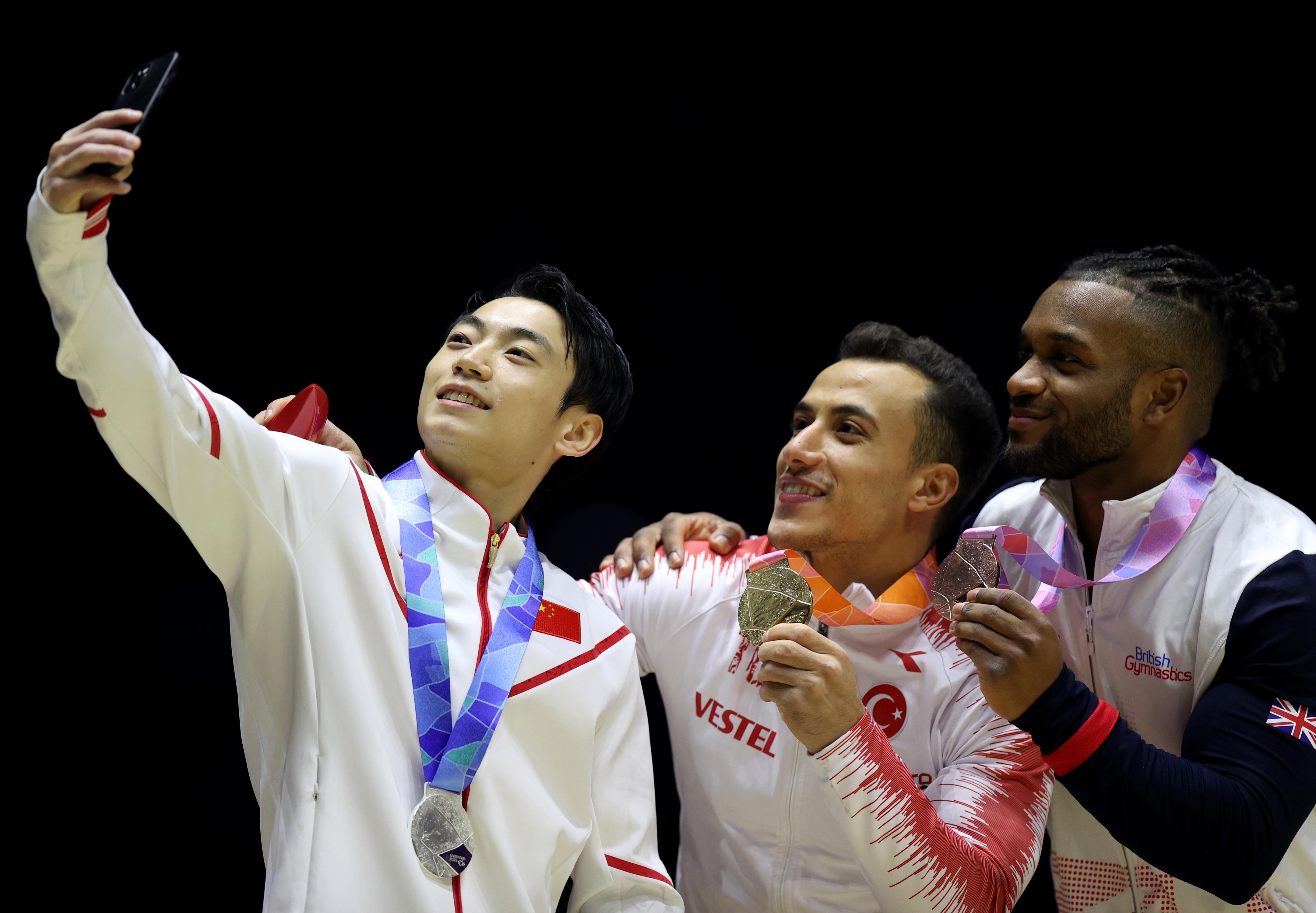 世俱杯分组-体操选手刷新世界纪录,震撼全场