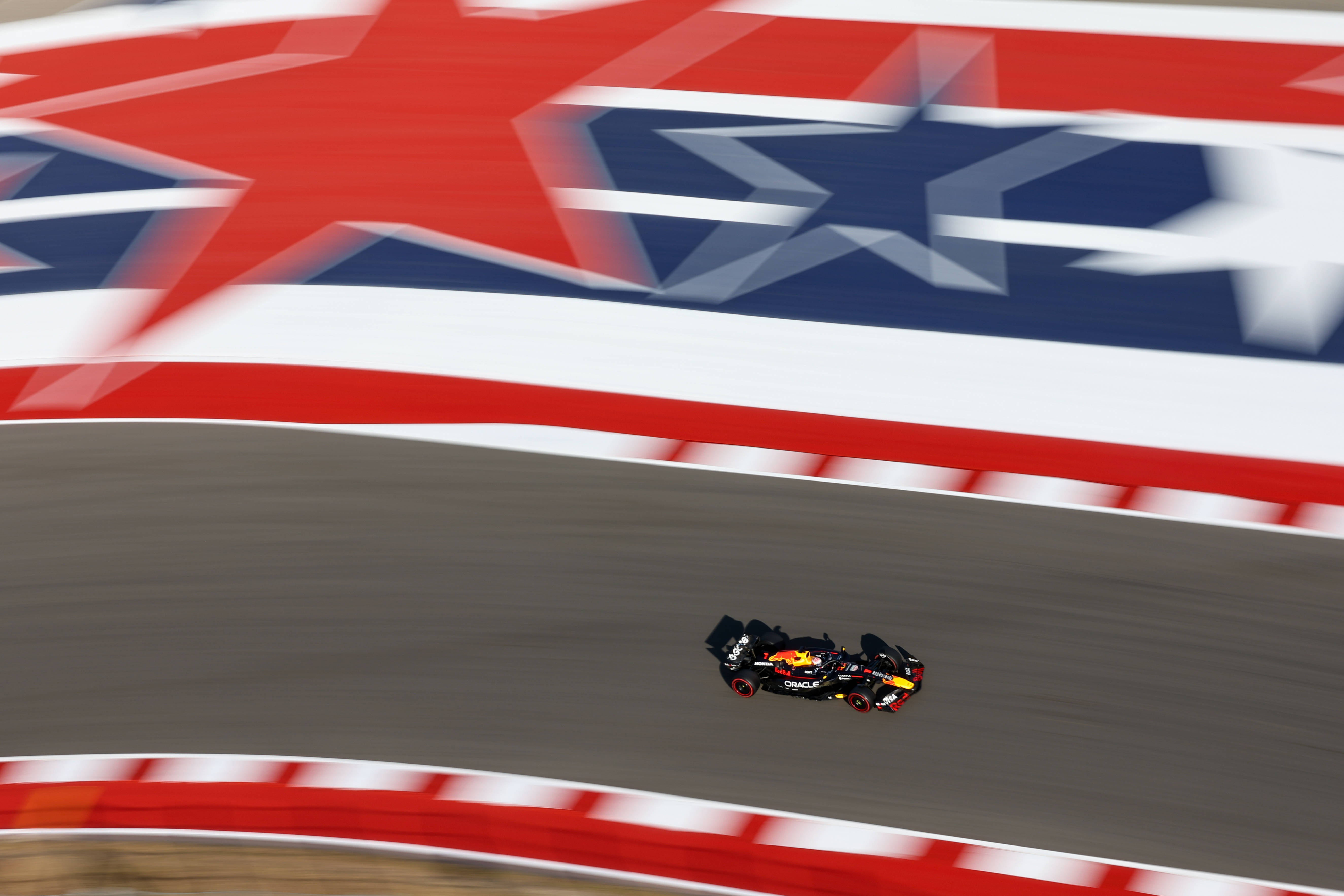 世俱杯2025-阿斯顿马丁完胜哈斯车队，维斯塔潘惊艳四座