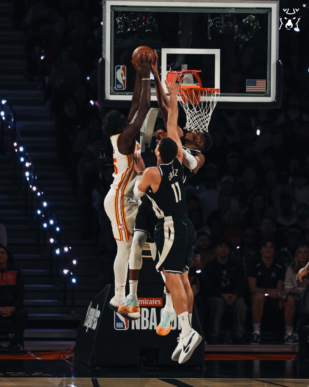 世俱杯分组-雄鹿客场击败开拓者,字母哥封盖率高达30%